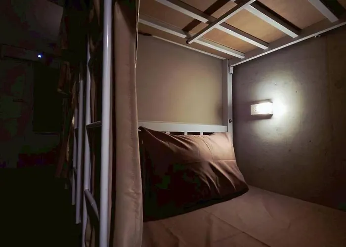 Zanit Private ,mix Dorm And Female Dorm * Bangkok