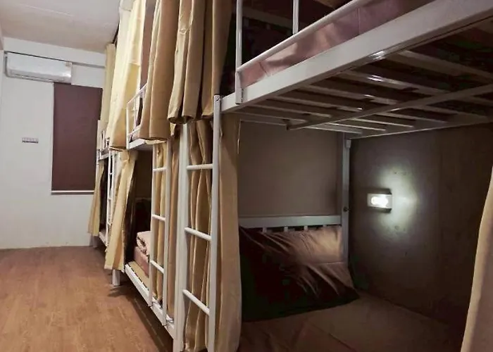 Zanit Private ,mix Dorm And Female Dorm * Bangkok