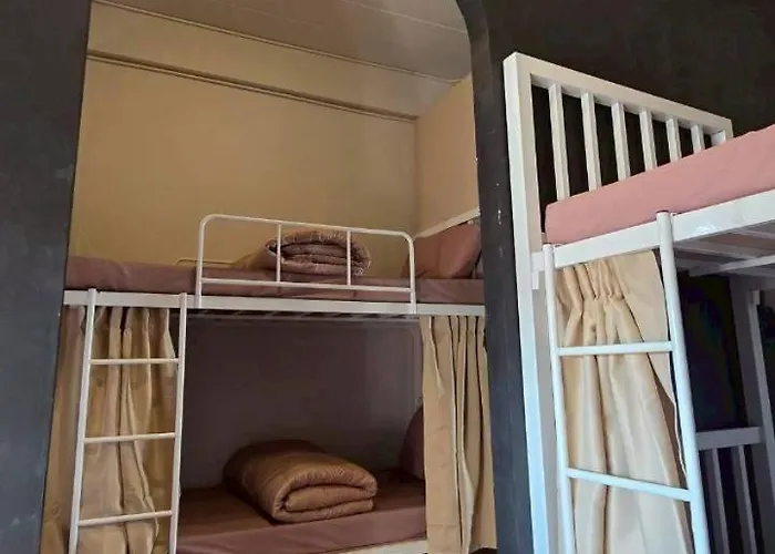 Zanit Private ,mix Dorm And Female Dorm * Bangkok